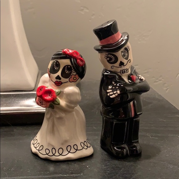 Other - Skeleton  bride & groom set